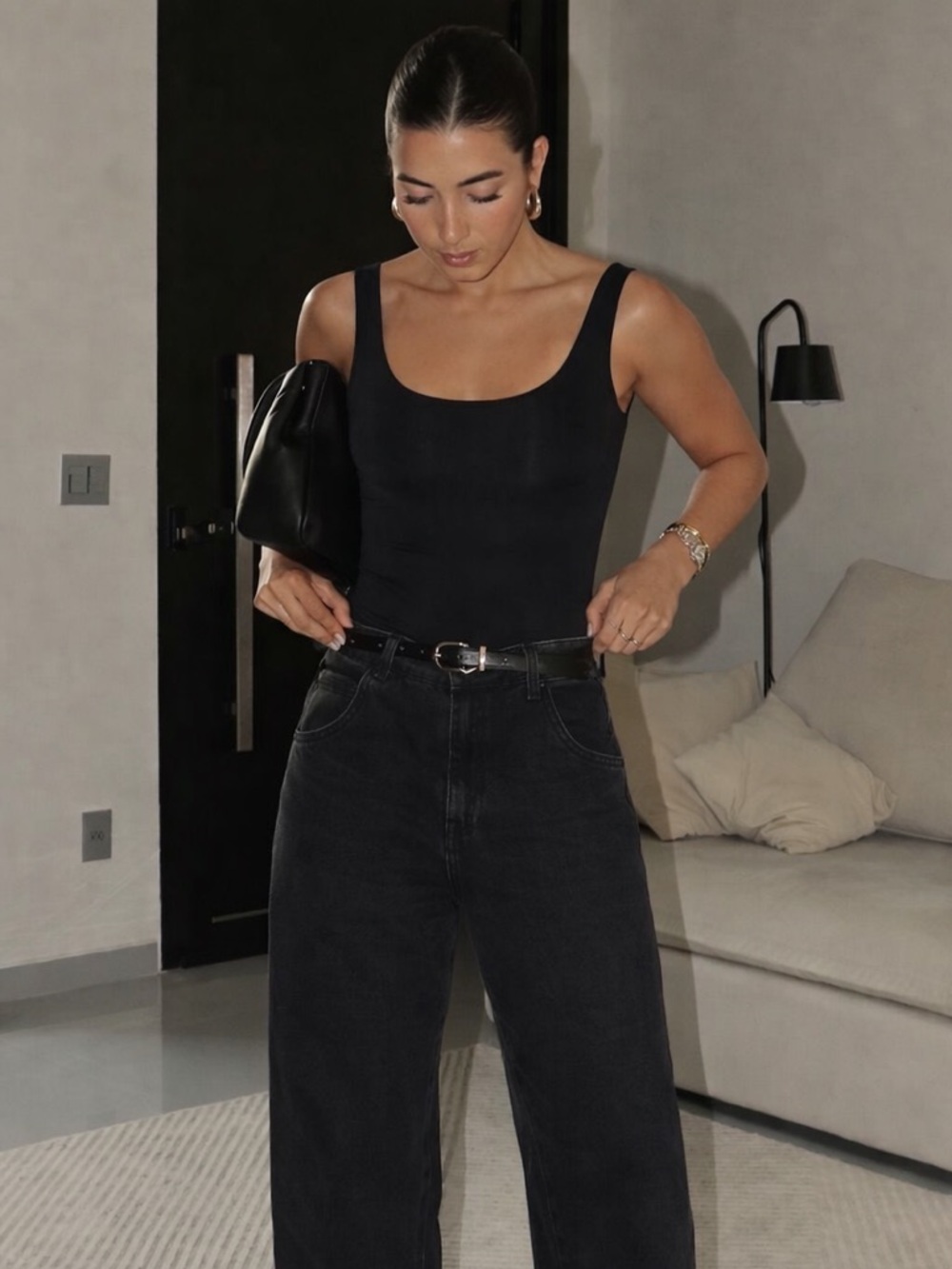ARITZIA BABATON BLACK STRETCH TANK TOP SLEEVELESS MINIMAL SOFT L